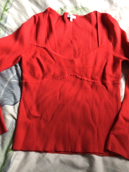 Pull rouge décolleté - Picture 1 of 4